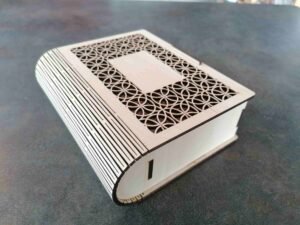 Boîte à bijoux en bois gravée - Modèle "simple fond"