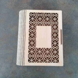 Boîte à bijoux en bois gravée - Modèle 