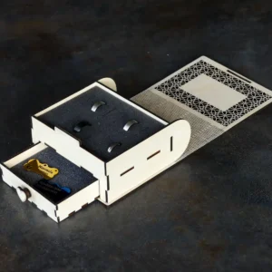 Boîte à bijoux personnalisée avec bagues et pendentifs gravés à l'intérieur