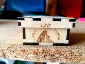 écrin bague personnalisé pour mère et son enfant gravé au laser LOVE LOuVE LOuVEteau sur peuplier 3mm