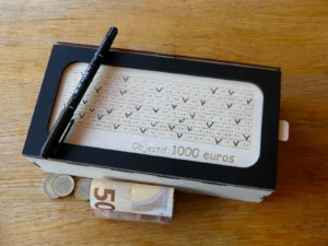Tirelire "Défi Épargne" – Recto-Verso 500€ & 1000€ – Bois & Façade Personnalisable