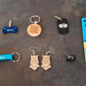 Porte-clés gravés, boucles d'oreilles bois et marque-page personnalisé - LTBZ Création