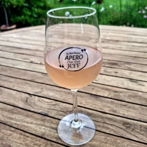 Verre à vin gravé personnalisé au prénom en situation meilleur apéro - LTBZ Créatio