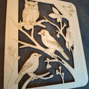 Décoration murale en bois ajouré – Scène d'oiseaux gravée au laser